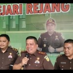 Kajari Rejang Lebong Yadi Rachmat Sunaryadi (tengah). dok.ANTARA-1672738906