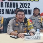 Kapolres Manokwari AKBP Parasian Herman Gultom. (ANTARA/Tri Adi Santoso)-1672740068