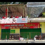 Kios di sepanjang Jalan Perwakilan Yogyakarta yang disegel dan ditutup dengan pagar pembatas jalan, Rabu (4/1/2023) (ANTARA/Eka AR)-1672822484