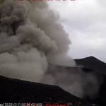 Kolom abu setinggi lebih kurang 800 meter keluar dari Gunung Marapi di Sumatera Barat, Rabu (11/1/2023). (FOTO ANTARA/HO-PVMBG)-1673411624