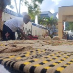 Pedagang mama-mama Papua saat menjajakan tas noken hasil karya mereka pada Festival Kopi Papua di Kota Jayapura pada 23-27 Agustus 2022 (ANTARA/Ardiles Leloltery)-1672889502