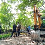 Pemkot Mataram bongkar puluhan lapak PKL Udayana-1673427939