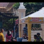 Personel Polrestabes Medan mengawal pengamanan Gereja Katedral Jalan Pemuda Medan pada Tahun Baru 2023. ((ANTARA/Munawar))-1672645053