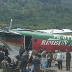 Pesawat sipil yang mengangkut aparat keamanan tiba di Oksibil. (ANTARA/HO/Dokumen Pribadi)-1673590373