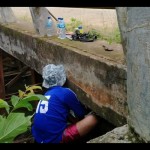 Petugas PDAM Tirta Selagan Kabupaten Mukomuko memperbaiki pipa air yang rusak, Selasa (10/1/2022) ANTARA/HO-Istimewa.-1673422793