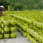 Petugas tengah menata elpiji tabung 3 kg. ANTARA/HO-PT Pertamina Sumbagsel-1674639647