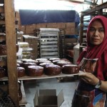Produksi kue keranjang milik perajin di Lampung yang mengalami peningkatan produksi lima hari menjelang Imlek 2574 kongzili. ANTARA/Ruth Intan Sozometa Kanafi.-1673947654