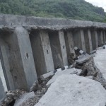 Ruas jalan di Desa Wisata Srikeminut, Desa Sriharjo, Imogiri, Kabupaten Bantul, Daerah Istimewa Yogyakarta yang ambles (ANTARA/HO-Humas Pemkab Bantul)-1672888036