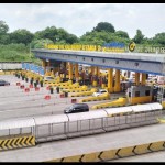 Sejumlah kendaraan melintas di Gerbang Tol Kalihurip Utama terpantau mulai sepi, Senin, (ANTARA/Muhammad Zulfikar).-1672648900