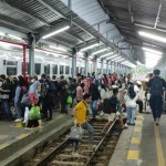 Suasana kepadatan penumpang selama libur Natal dan Tahun Baru 2023 di Stasiun Jember (ANTARA/HO-Humas KAI Daop 9 Jember)-1672634068