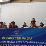 Suasana posko terpadu yang melibatkan lintas institusi di Pelabuhan Makassar, Sulsel, Senin (2/1/2023). FOTO ANTARA/ Suriani Mappong-1672711549