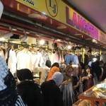 Suasana pusat perbelanjaan pakaian bekas di Pasar Senen Blok III, Jakarta Pusat, Minggu (1/1/2023). (ANTARA/Kuntum Riswan)-1672629959