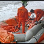 Tim SAR sedang bersiap melakukan pencarian korban kru kapal Tugboat Muara Sejati (ANTARA/Ho Basarnas Babel)-1672649020
