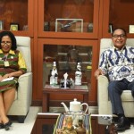 Wakil Gubernur NTT Josef Nae Soi (kanan) dan Kepala Kanwil Kemenkumham NTT Marciana D. Jone di Kupang, NTT, Jumat (13/1/2023). (ANTARA/Kornelis Kaha)-1673580661