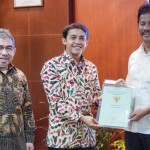 Wamen ATR/BPN serahkan sertipikat tanah SD 002 Batam Kota-1674204746