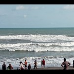 Wisatawan memadati kawasan pantai selatan di Kabupaten Bantul, Daerah Istimewa Yogyakarta. (ANTARA/Hery Sidik)-1672629328