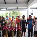 Wisman perdana awal tahun 2023 masuk ke Lagoi, Kabupaten Bintan, Kepri, Minggu (1/1). (ANTARA/HO-Humas Pemkab Bintan)-1672630509