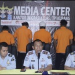 Imigrasi Kupang deportasi enam WNA India yang terdampar di Rote Ndao-1675755745