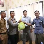 Keluarga korban penembakan serahkan barang bukti ke Kapolres Malinau-1675752033