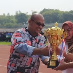 penyerahan piala-1684493346