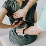 Ilustrasi seseorang merasa nyeri di bagian pinggang (ANTARA/Pexels/Karolina Grabowska)-1695184389