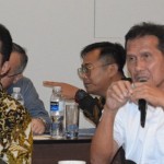 Anggota Komisi VII DPR RI Asman Abnur (kanan)-1702041567