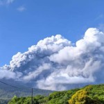 Gunung api Lewotobi Laki-laki-1703302172