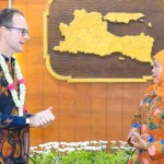 Khofifah Indar Parawansa-1702718612