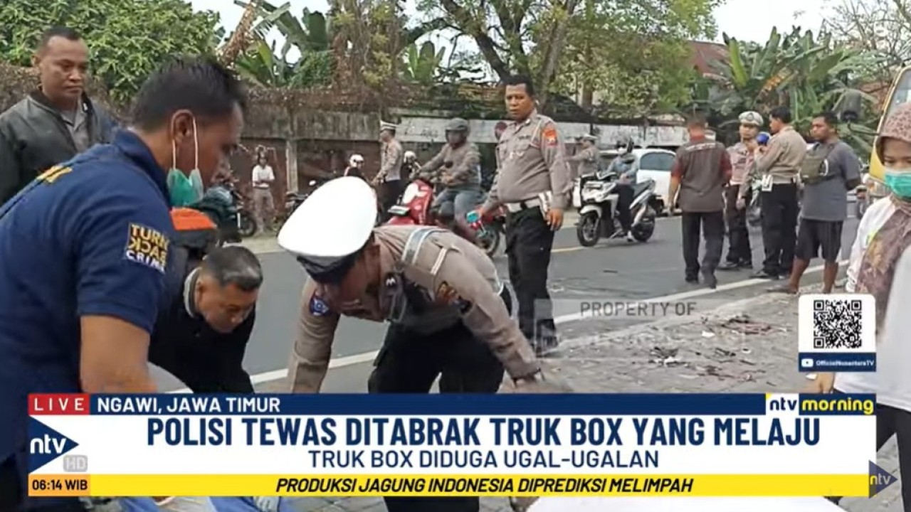 Anggota Satlantas Polres Ngawi, Bripka Sidik Purnomo, tewas di tempat setelah ditabrak sebuah truk boks yang melaju dengan kecepatan tinggi.