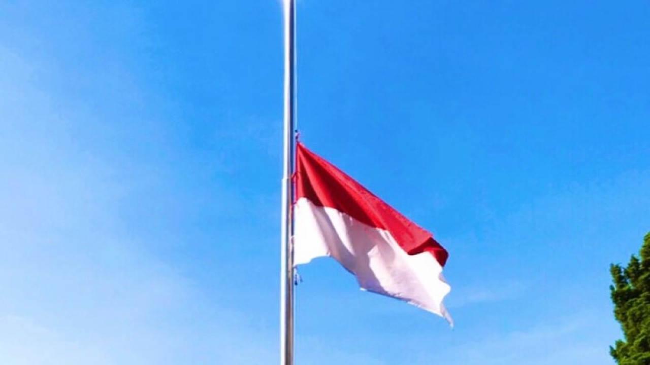 Ilustrasi pengibaran bendera setengah tiang/ist