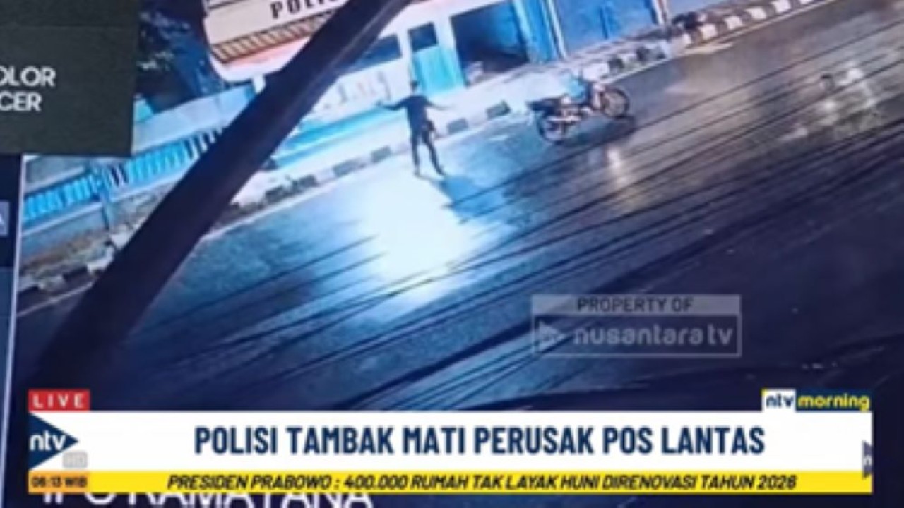 Terduga pelaku terekam CCTV ketika melempari kaca Satlantas Polres OKU