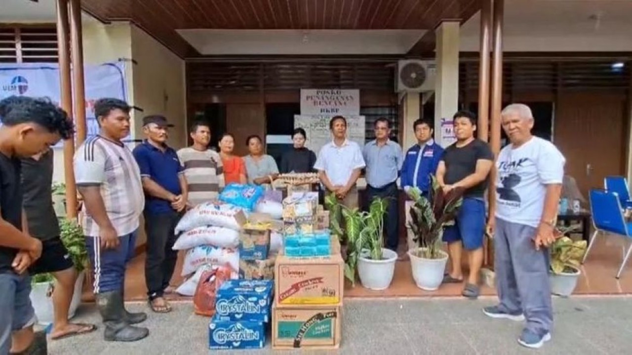 Alumni USU Jabodetabek Peduli (AUJP) menyambut Natal 2025 dan Tahun Baru 2026 dengan menggelar aksi bakti sosial berupa penyaluran bantuan kepada warga terdampak bencana alam di sejumlah wilayah Sumatra. (Foto: Istimewa)