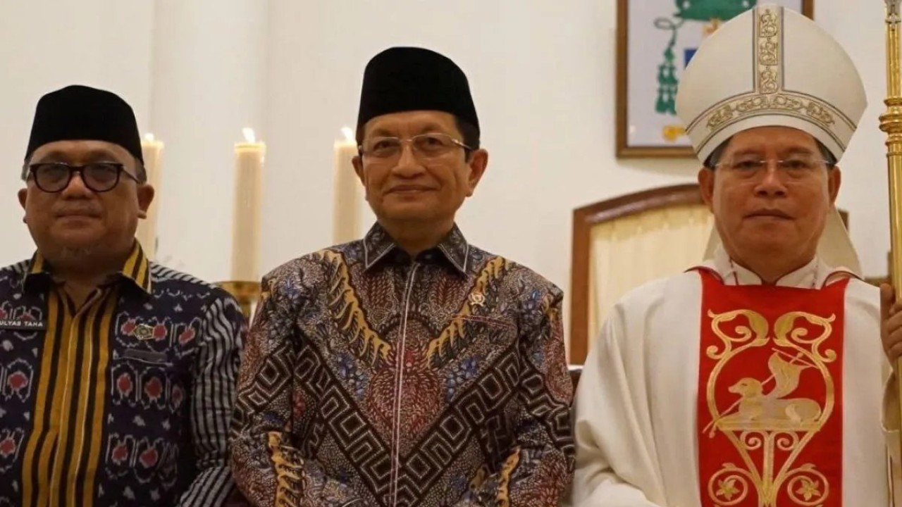 Menteri Agama (Menag) Nasaruddin Umar saat meninjau perayaan Natal Gereja Katedral Hati Tersuci Maria Manado. (Foto: ANTARA/HO-Kemenag)
