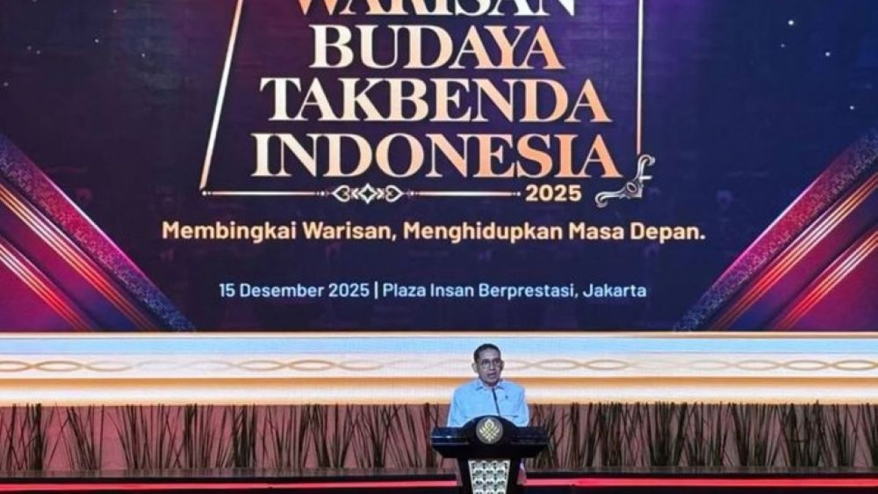 Menteri Kebudayaan Fadli Zon saat memberi sambutan dalam Apresiasi Warisan Budaya Takbenda Indonesia yang digelar di Jakarta, Senin malam 15 Desember 2025. (Foto: ANTARA/Sinta Ambarwati)