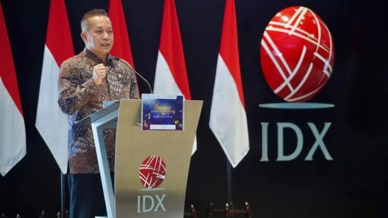 Menteri Koperasi Ferry Juliantono memberikan sambutan pada acara Graduation and Awarding Rocket Youthpreneur 2025 di Jakarta, Kamis, 11 Desember 2025. (Foto: ANTARA/HO-Kemenkop)