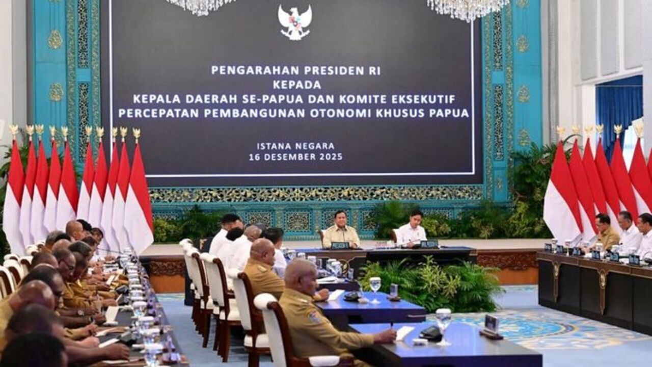 Presiden Prabowo Subianto memberikan pengarahan kepada kepala daerah se-Papua di Istana Negara (Setpres)