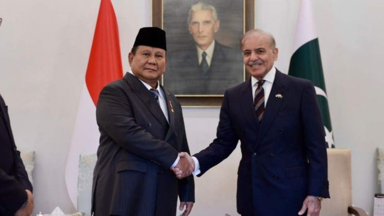 Presiden Prabowo Subianto dan Presiden Pakistan Asif Ali Zardari menggelar pertemuan di Aiwan-e-Sadr. (Foto: Setpres)