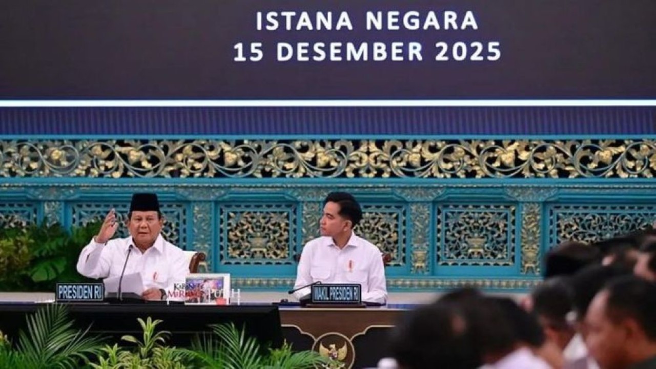 Presiden Prabowo Subianto memimpin Sidang Kabinet Paripurna bersama para pejabat Kabinet Merah Putih di Istana Negara, Jakarta, Senin 15 Desember 2025. (Foto: ANTARA/HO-Biro Pers Sekretariat Presiden)