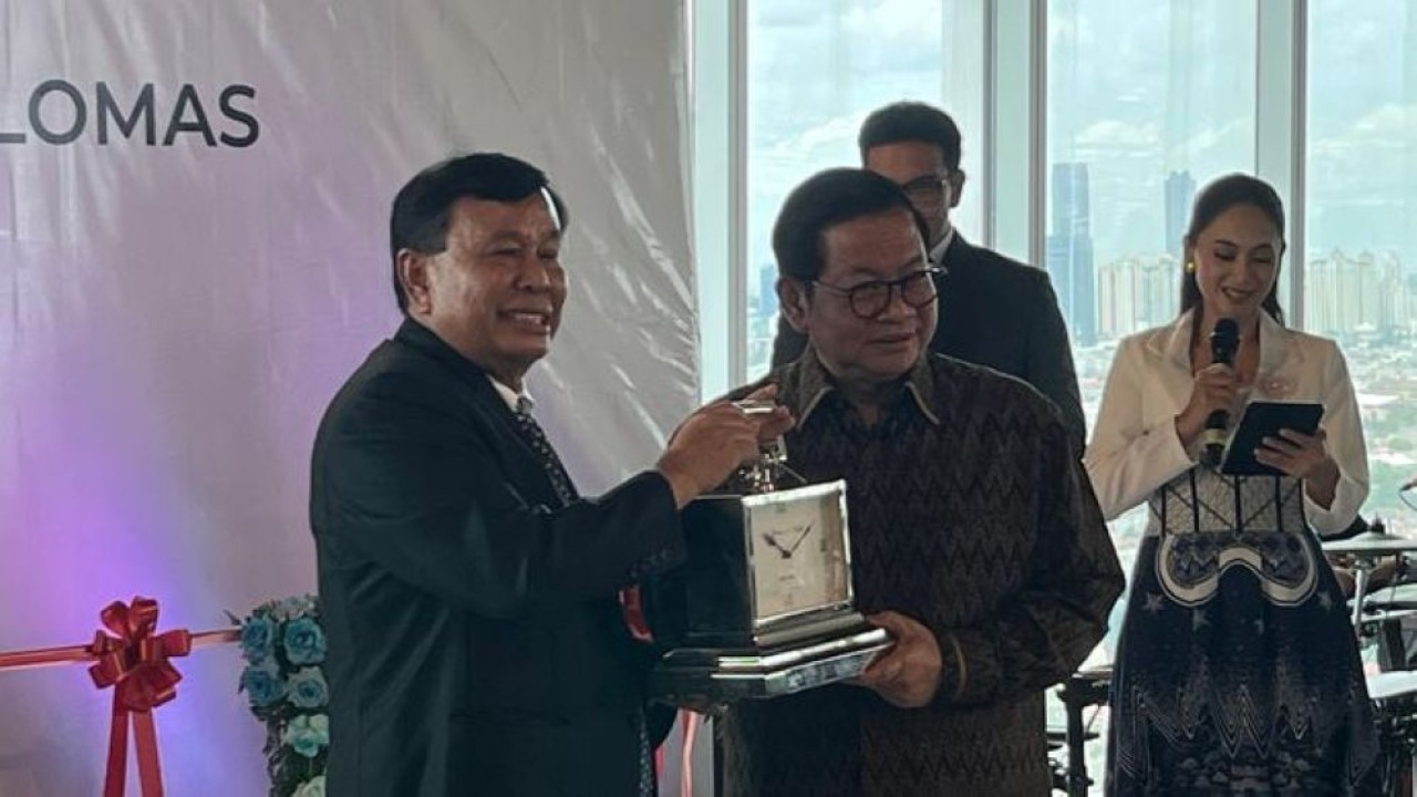 Presiden Komisaris NT Corporation, Dr. Ir. Nurdin Tampubolon, M.M., bersama Gubernur DKI Jakarta, Pramono Anung. (Foto: Dok/Ntvnews.id)