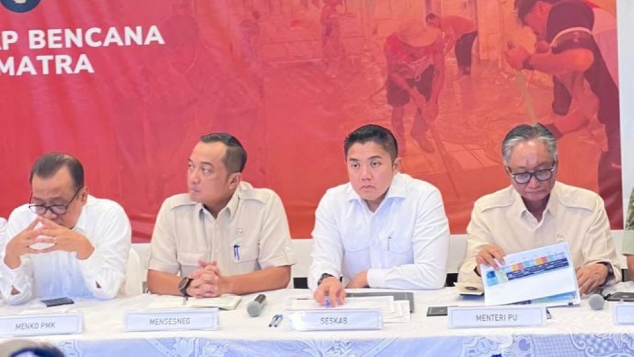 Sekretaris Kabinet Teddy Indra Wijaya (kedua dari kanan). (Foto: NTVNews.id)