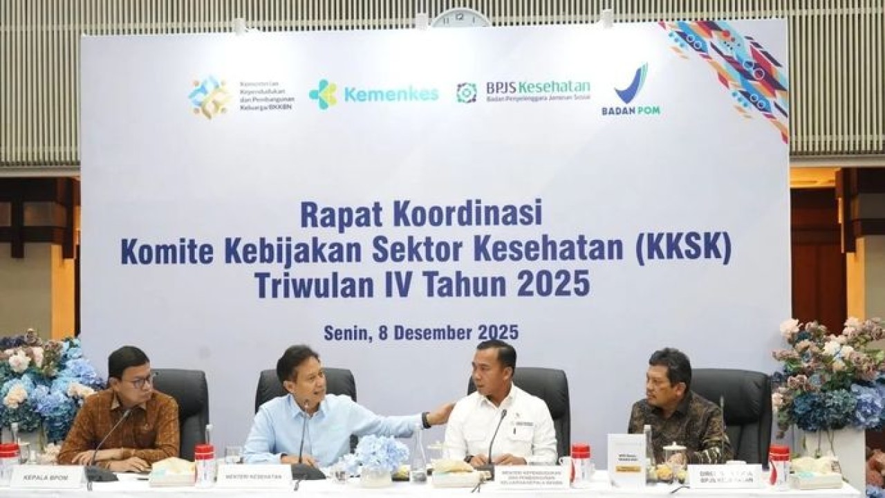 Dari kanan ke kiri: Direktur Utama BPJS Kesehatan Ali Ghufron Mukti, Mendukbangga/Kepala BKKBN Wihaji, Menkes Budi Gunadi Sadikin, Kepala BPOM Taruna Ikrar dalam Rapat Koordinasi Komite Kebijakan Sektor Kesehatan (KKSK) di Jakarta, Senin, 8 Desember 2025. ANTARA/HO-Kemendukbangga/BKKBN. (Antara)