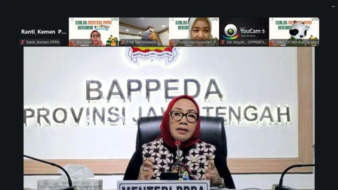 Menteri Pemberdayaan Perempuan dan Perlindungan Anak Arifah Fauzi dalam dialog dengan Pusat Pembelajaran Keluarga (Puspaga) yang diselenggarakan secara daring dan diikuti sekitar 600 peserta dari seluruh Indonesia. ANTARA/HO-KemenPPPA (Antara)