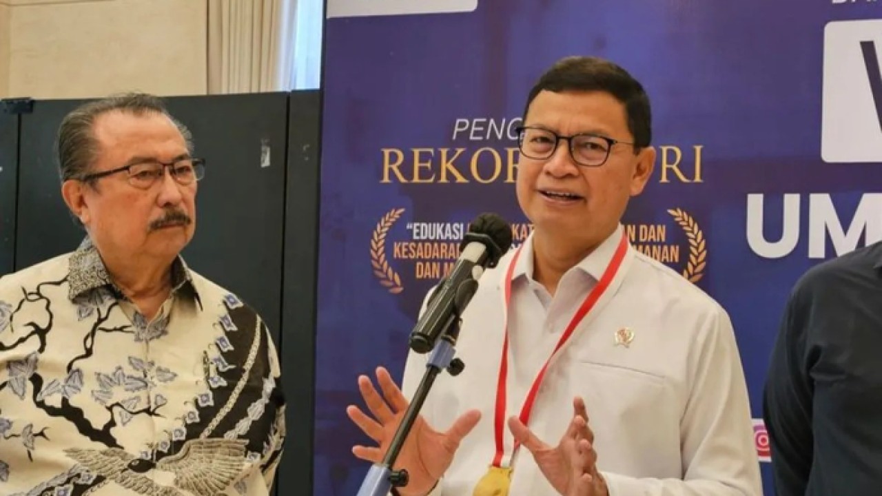 Kepala Badan Pengawas Obat dan Makanan (BPOM) Taruna Ikrar (kanan) di Jakarta, Selasa (10/3/2026). ANTARA/Mecca Yumna (Antara)