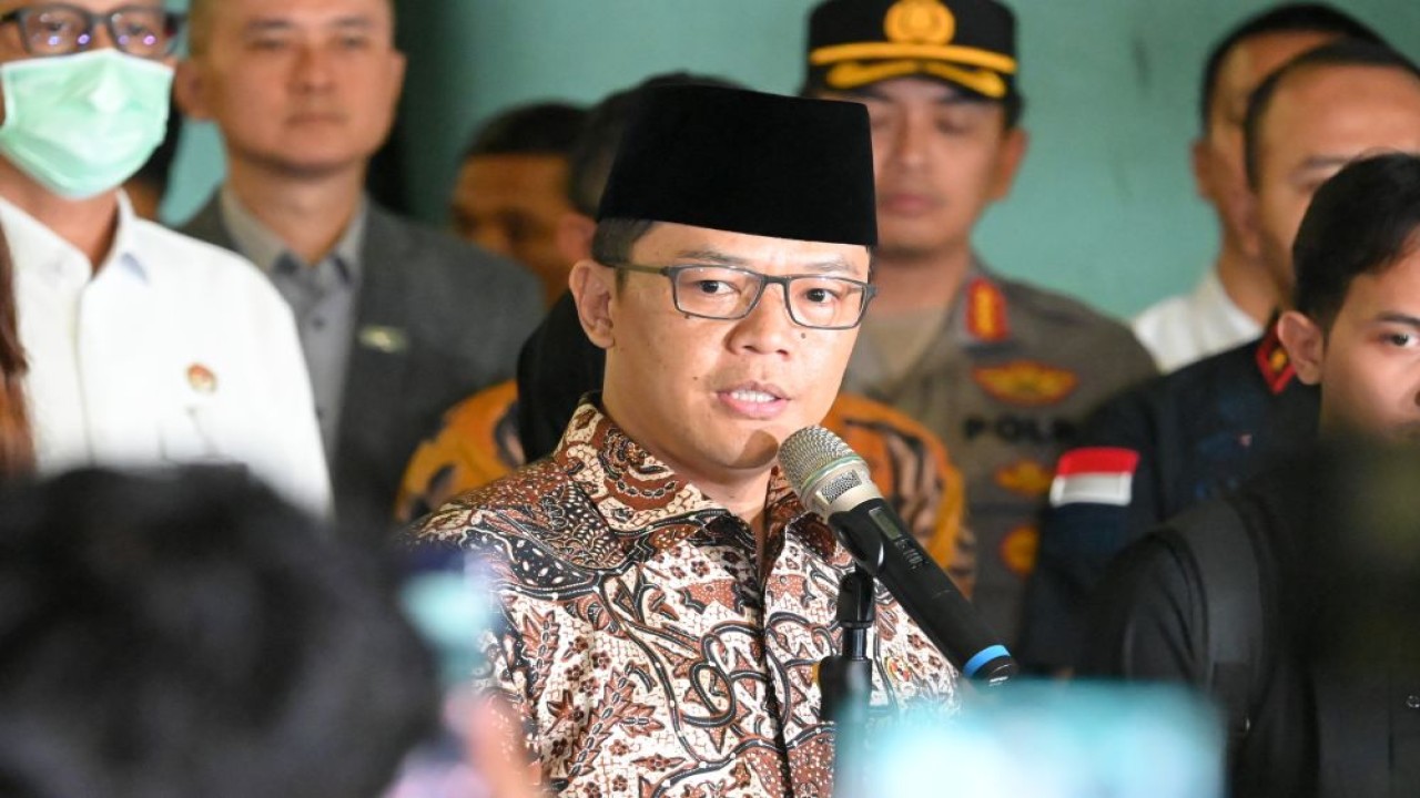 Menteri Luar Negeri (Menlu) Sugiono saat menyambut para WNI di Bandara Soetta, Selasa (10/3/2026). (Foto: Dok/Istimewa/Bakom RI)
