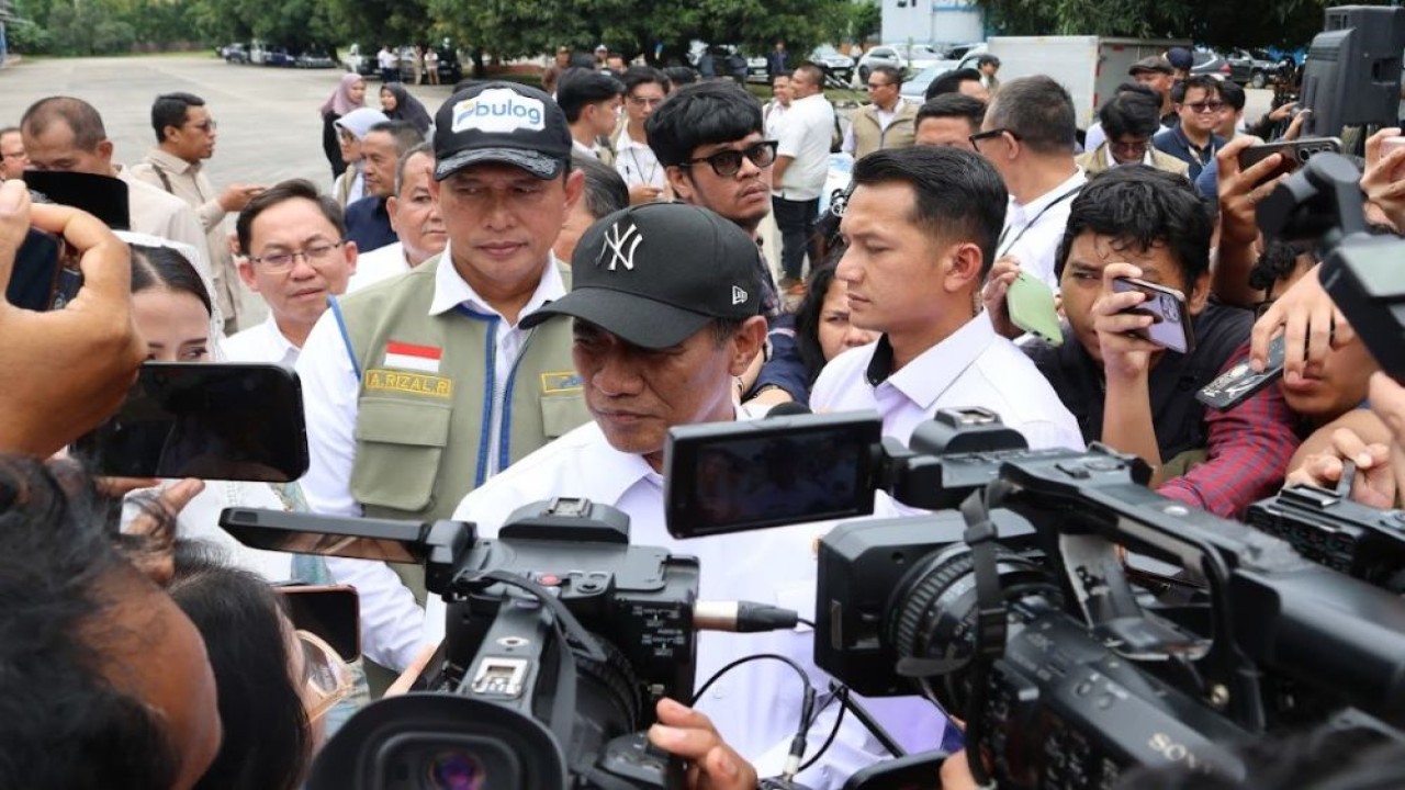 Menteri Pertanian (Mentan) Amran Sulaiman dan Direktur Utama Perum BULOG, Letjen TNI (Purn) Ahmad Rizal Ramdhani usai pelepasan kontainer ekspor dari Gudang Bulog di kawasan Kelapa Gading, Jakarta Utara, Rabu (4/3/2026). (Foto: Dok/Istimewa/Bakom RI)