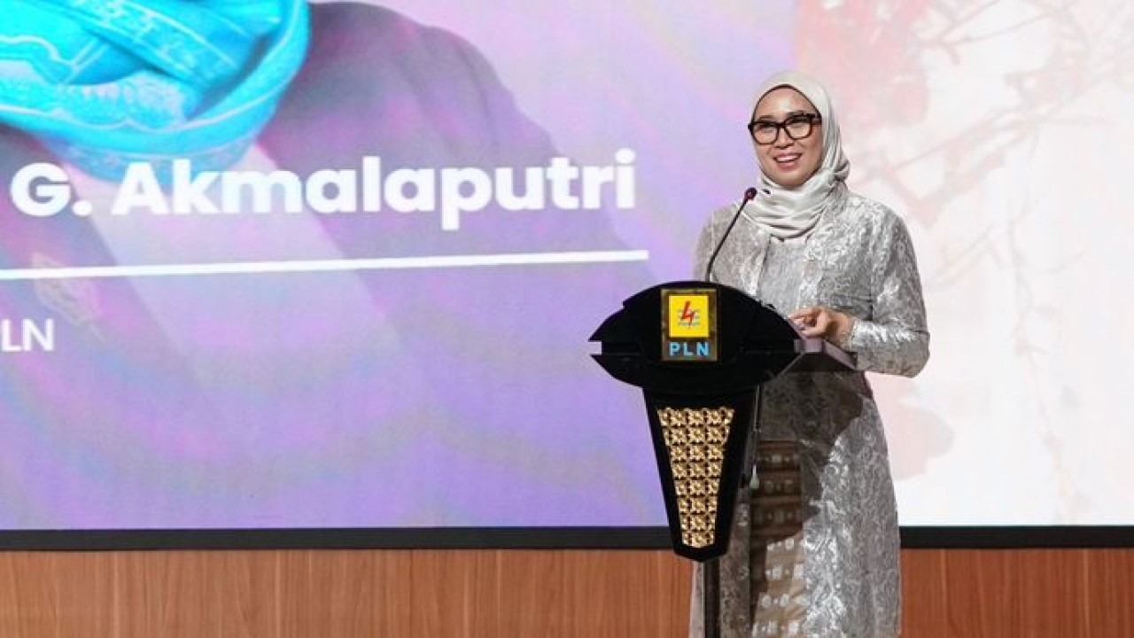 Direktur Distribusi PLN, Arsyadany G. Akmalaputri, dalam momentum peringatan International Women’s Day yang digelar di Kantor Pusat PLN, Jakarta, Jumat (13/3) menyampaikan bahwa PLN terus memperkuat komitmen dalam menciptakan lingkungan kerja yang inklusif dan suportif bagi perempuan untuk berkarya dan berkontribusi dalam mendorong kemajuan sektor energi di Indonesia. (PLN)