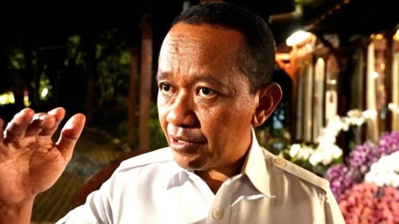 Menteri ESDM Bahlil Lahadalia usai mengikuti rapat terbatas bersama Presiden Prabowo Subianto dan sejumlah menteri di kediaman pribadi Presiden di Hambalang, Bogor, Jawa Barat, Rabu (25/3/2026) (ANTARA/HO-Biro Pers Sekretariat Persiden) (Antara)