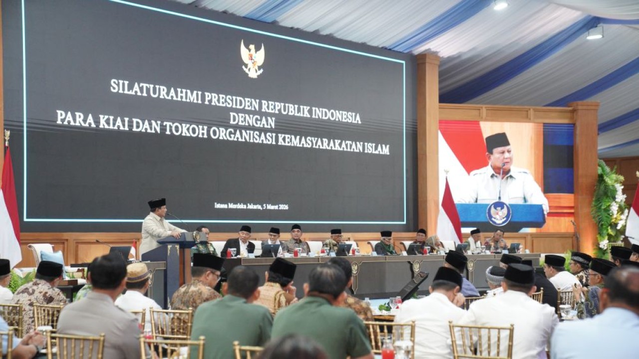 Presiden Prabowo Subianto tampak meneteskan air mata saat menyampaikan apresiasi mendalam kepada Badan Amil Zakat Nasional (Baznas) atas peran besarnya dalam mengorganisasi bantuan kemanusiaan bagi rakyat Palestina. (Foto: Dok/Istimewa/Bakom RI)