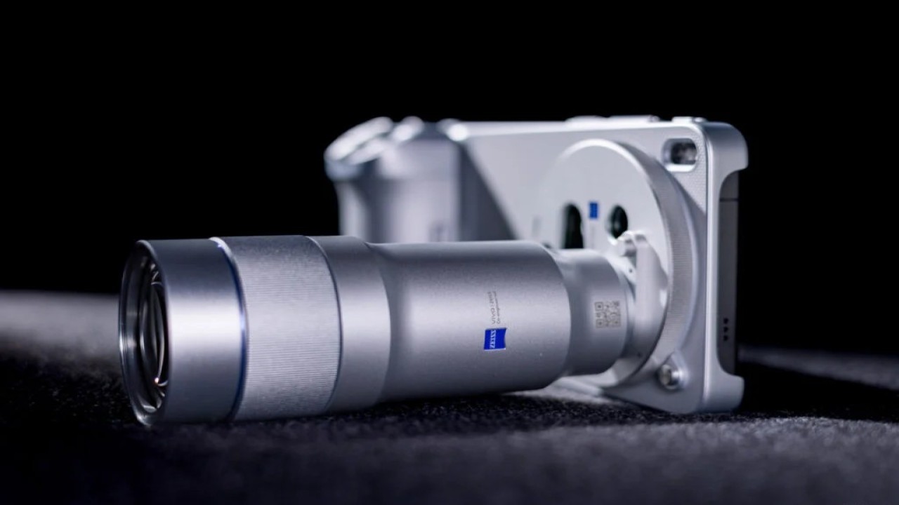 Vivo X300 Ultra membawa telekonverter 400mm dengan zoom optik 17x. (Foto: Istimewa via Gizmochina)