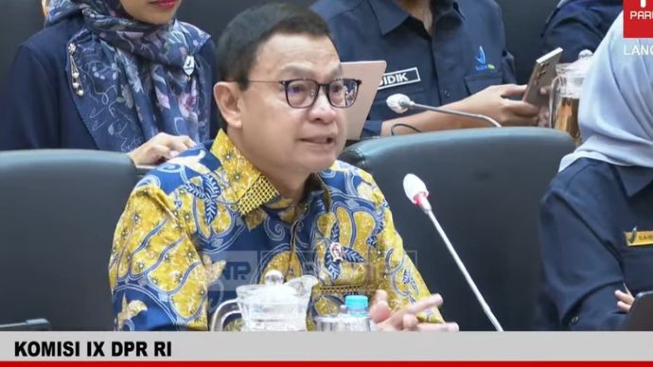 Kepala BPOM Taruna Ikrar saat rapat dengan DPR. (YouTube TVR Parlemen)